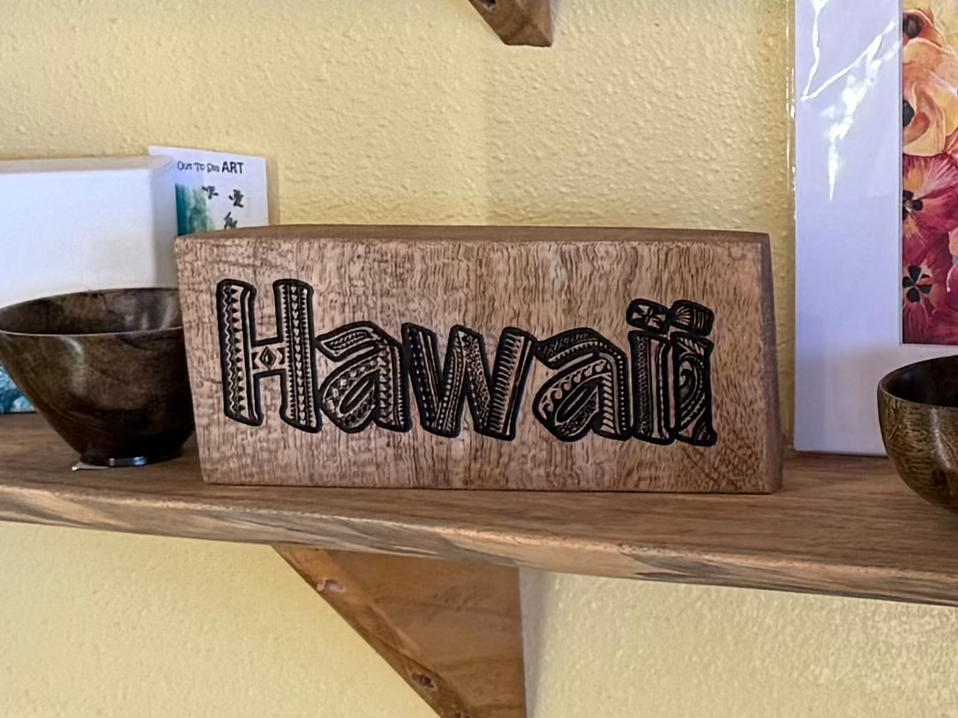 Hawai'i Wood Art in Curly Mango - Ditas Fleck