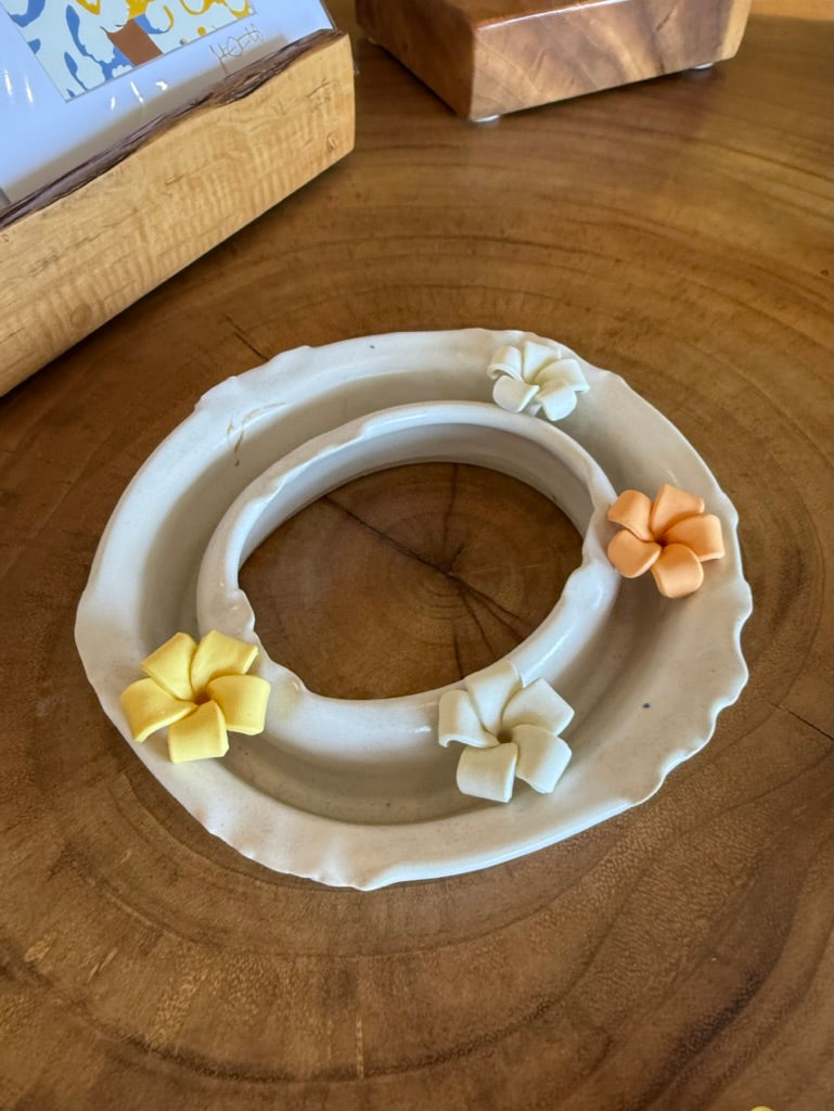 Flower Lei display - Suzy Sanxter